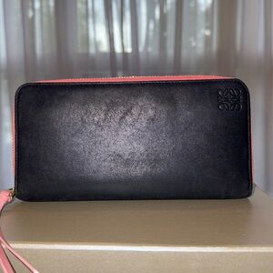 Loewe Leather Zip-Around Wallet in Black with Pink Trim